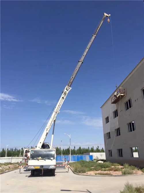 南丹县“轻装强干”—— 吊车的 “轻量化臂架” 技术